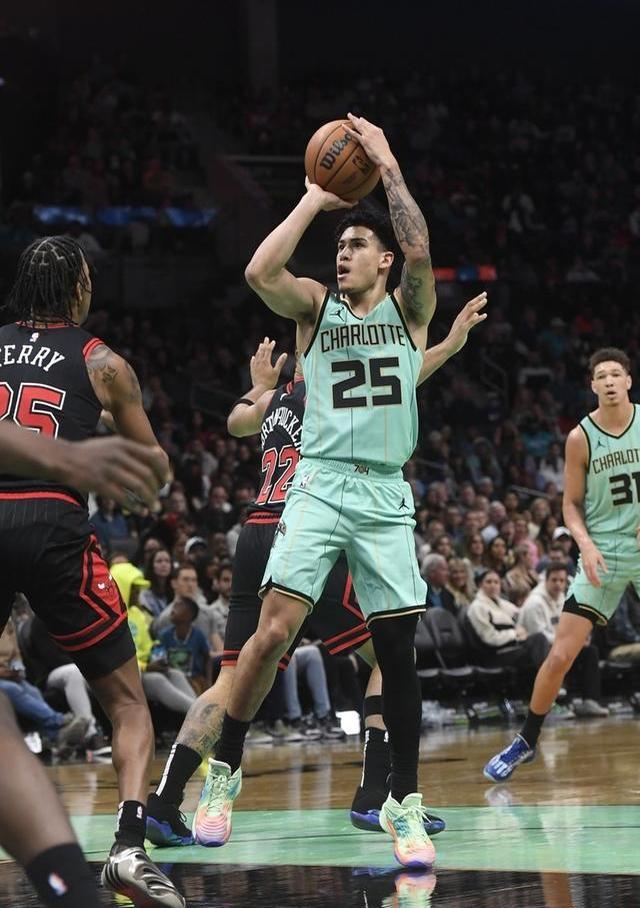 关键时刻夏洛特黄蜂止住颓势——NBA常规赛节点到来，态度坚定，团队化学反应显著的简单介绍