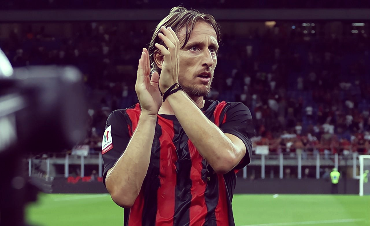 亚博app下载 -意甲今夜再迎强敌，AC米兰回应争议，主帅态度——媒体盛赞，更衣室氛围转暖的简单介绍